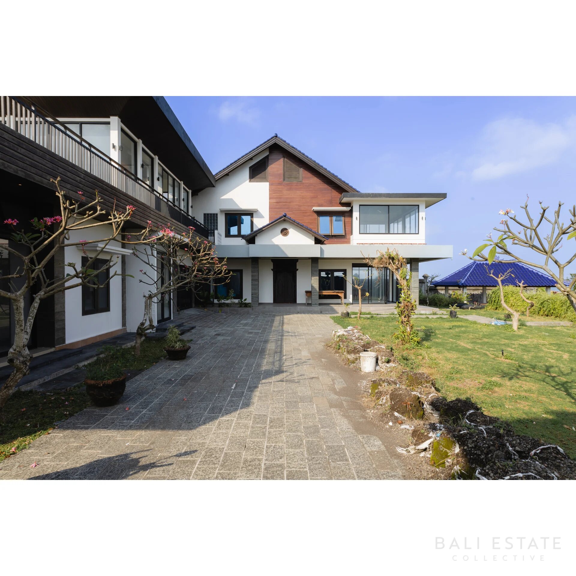 Photo of 6BR SPACIOUS VILLA - KEDUNGU